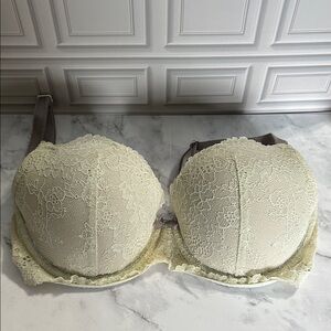 Victoria's Secret Lace Bra in Cream